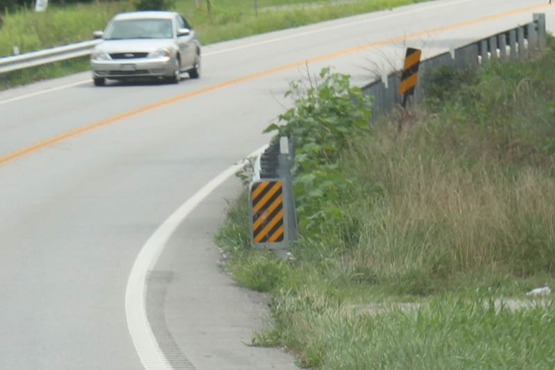roadway-defect-guardrail-with-no-clear-zone