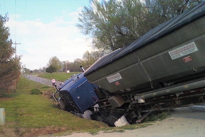 semi-tractor-trailer-truck-auto-accident-damage